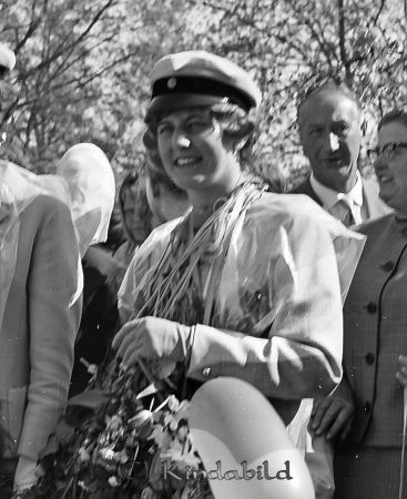 Realexamen 1963 A-klass
raja
Kvinna som är färdig med sina studier


Nyckelord: Realexamen Kisa