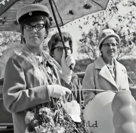 Realexamen 1963 A-klass
raja
Kvinna som är färdig med sina studier


Nyckelord: Realexamen Kisa