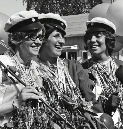 Realexamen 1963 A-klass
raja
Kvinnor som är färdiga med sina studier


Nyckelord: Realexamen Kisa