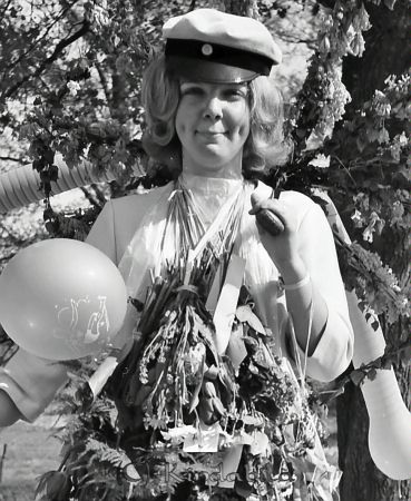 Realexamen 1963 A-klass
raja
Kvinna som är färdig med sina studier

raja
Kan vara Monica Sandelius 

cujo
Monica Sandelius
Källa: Gerd Pettersson

Nyckelord: Realexamen Kisa