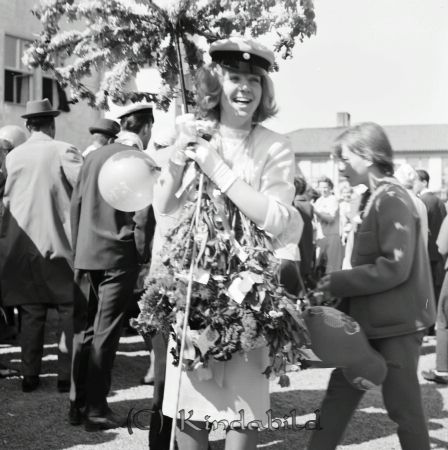 Realexamen 1963 A-klass
raja
Kvinna som är färdig med sina studier


Nyckelord: Realexamen Kisa