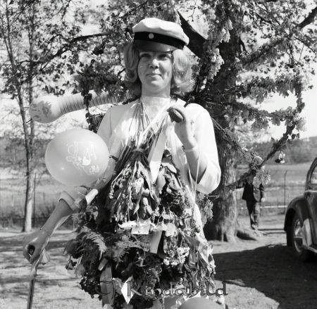 Realexamen 1963 A-klass
raja
Kvinna som är färdig med sina studier

raja
Monica Sandelius 
Källa: Gerd Pettersson

Nyckelord: Realexamen Kisa