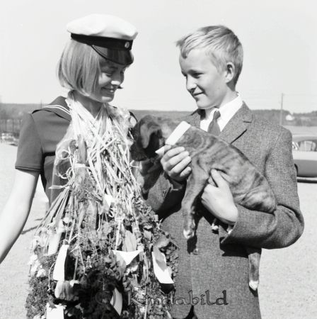 Realexamen 1963 A-klass
raja
Kvinna som är färdig med sina studier


Nyckelord: Realexamen Kisa