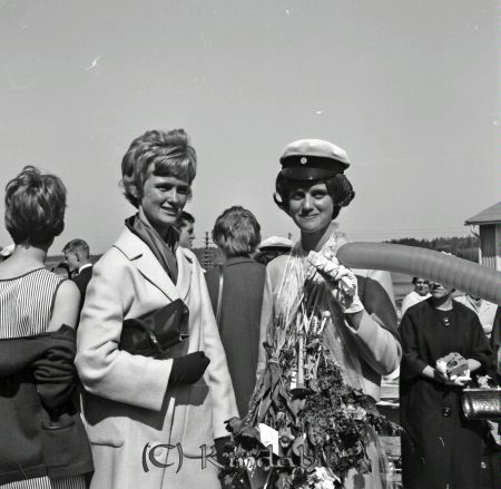 Realexamen 1963 A-klass
raja
Kvinna som är färdig med sina studier


Nyckelord: Realexamen Kisa