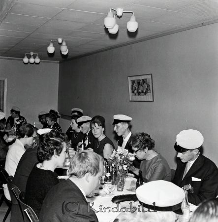 Realexamen 1963 A-klass
raja
Realexamenfirande i Folkets Hus 
Nyckelord: Realexamen Kisa