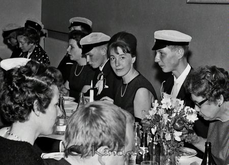 Realexamen 1963 A-klass
raja
Realexamenfirande i Folkets Hus 
Nyckelord: Realexamen Kisa
