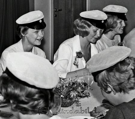 Realexamen 1963 A-klass
raja
Realexamenfirande i Folkets Hus

raja
Längst till höger Monica Sandelius 
Källa: Gerd Pettersson

Nyckelord: Realexamen Kisa