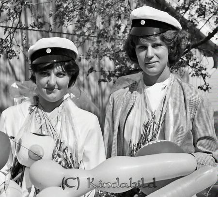 Realexamen 1963 A-klass
raja
Kvinnor som är färdiga med sina studier

Ulla Svensson, Monika Thun
Nyckelord: Realexamen Kisa