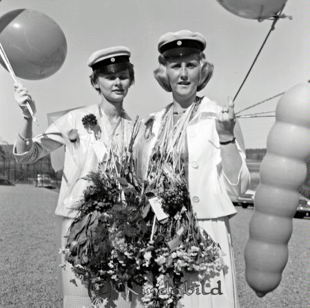 Realexamen 1963 A-klass
raja
Kvinnor som är färdiga med sina studier


Nyckelord: Realexamen Kisa