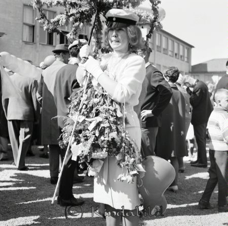 Realexamen 1963 A-klass
raja
Kvinna som är färdig med sina studier

raja
Monica Sandelius 
Källa: Gerd Pettersson

Nyckelord: Realexamen Kisa