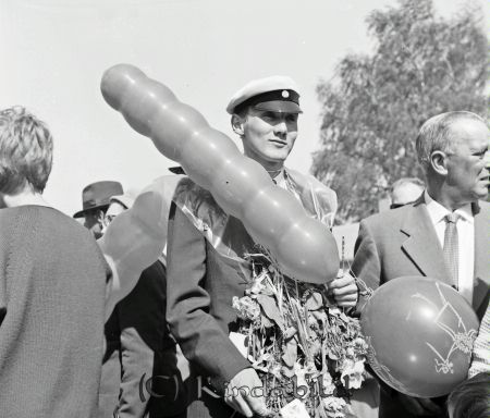 Realexamen 1963 A-klass
raja
Man som är färdig med sina studier

Nyckelord: Realexamen Kisa