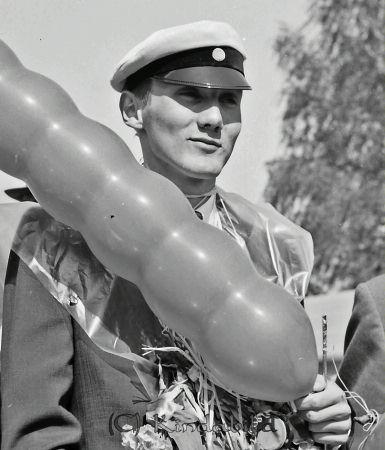 Realexamen 1963 A-klass
raja
Man som är färdig med sina studier


Nyckelord: Realexamen Kisa