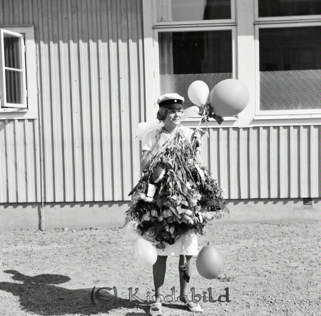 Realexamen 1963 A-klass
raja
Kvinna som är färdig med sina studier


Nyckelord: Realexamen Kisa