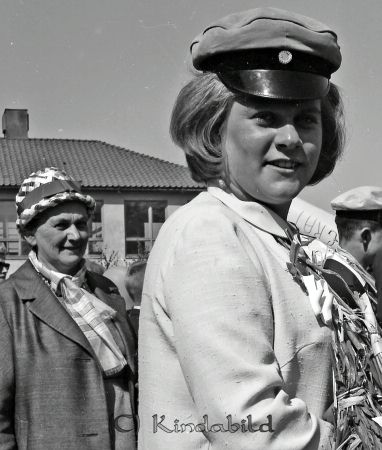 Realexamen 1963 A-klass
raja
Kvinna som är färdig med sina studier


Nyckelord: Realexamen Kisa