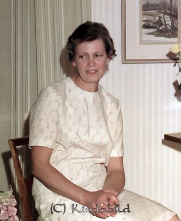 Fru Sigrid Pettersson Mjällerumsgatan 3 Kisa
raja
Kvinna som firas med blommor på sin 50-årsdag
Nyckelord: Pettersson Kisa