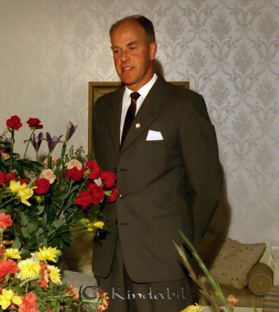 Artur Andersson Fridsdal Kisa
raja
Man som firas med en stor mängd blommor på sin 50-årsdag
Nyckelord: Andersson Kisa