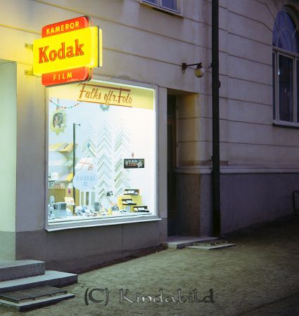 Falks Eftr. Skyltfönster
raja
Bild på fotobutiken på Storgatan i Kisa
Nyckelord: Skyltfönster Falks