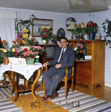 Nysten Kvarntorp
raja
Man som firar sin 60-årsdag omgiven av blommor
Nyckelord: Nysten Kvarntorp
