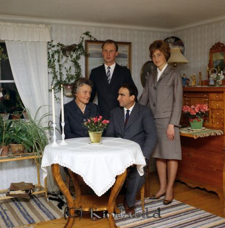 Nysten Kvarntorp
raja
Man som firar sin 60-årsdag tillsammans med sin familj
Nyckelord: Nysten Kvarntorp