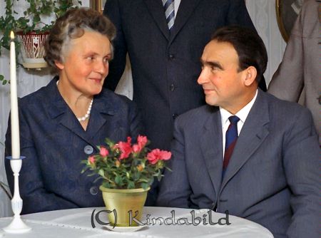 Nysten Kvarntorp
raja
Man som firar sin 60-årsdag tillsammans med sin familj
gepe
Gunnar och Frida Nysten, Kvarntorp
Nyckelord: Nysten Kvarntorp
