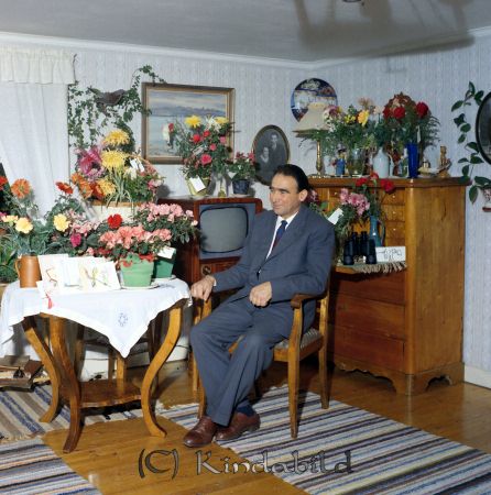 Nysten Kvarntorp
raja
Man som firar sin 60-årsdag omgiven av blommor
Nyckelord: Nysten Kvarntorp