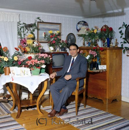 Nysten Kvarntorp
raja
Man som firar sin 60-årsdag omgiven av blommor
Nyckelord: Nysten Kvarntorp