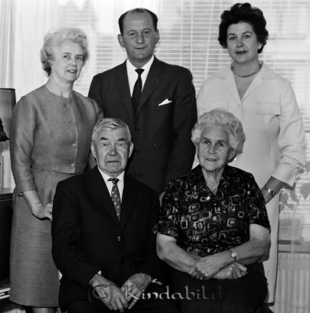 Fru Struve Kommunalarbetarförbundet 40-årsjubileum Hotellet Kisa
raja
Bild på tre kvinnor och två män
Nyckelord: Struve Kisa