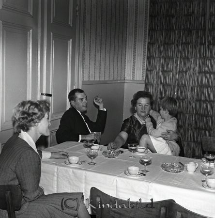 Fru Struve Kommunalarbetarförbundet 40-årsjubileum Hotellet Kisa
raja
Jubileumsfest 

Nyckelord: Struve Kisa