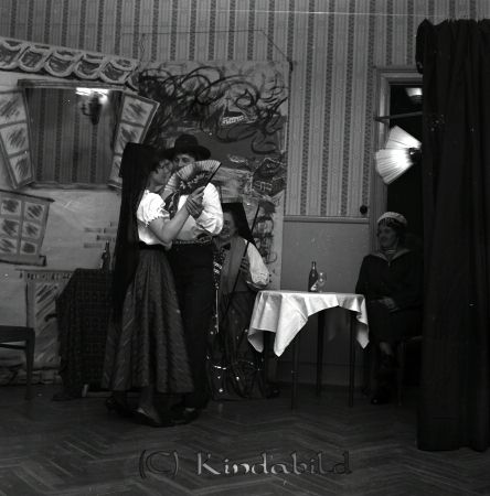 Kisa Sångkör ?rsfest
raja
Bild på en teaterföreställning 
Nyckelord: Sångkör Kisa