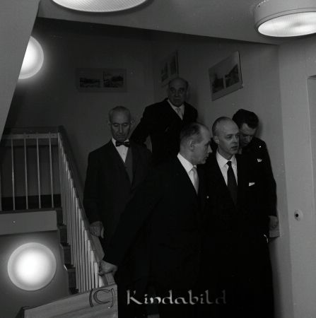 Kommunalhuset Invigning
raja
Fem män i en trappa
Nyckelord: Kommunalhuset Kisa