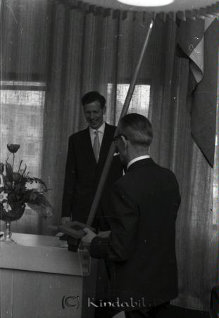 Kommunalhuset Invigning
raja
Foto på två män och en fana
Nyckelord: Kommunalhuset Kisa
