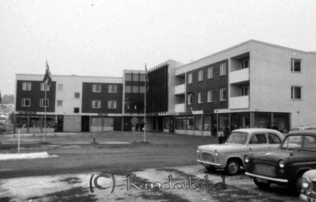 Kommunalhuset Invigning
raja
Kommunalhuset med torget i förgrunden
Nyckelord: Kommunalhuset Kisa