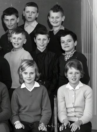 5b Kisa
raja
Klassfoto

Lärare Lennart Lindvall
Mitten i mitten raden Gert-Inge Wass
Nyckelord: 5b Kisa