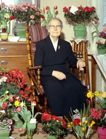 Fru Gustavsson Stensborg Kisa
raja
Foto med en kvina som firar sin högtidsdag omgiven av blommor
Nyckelord: Gustavsson Kisa
