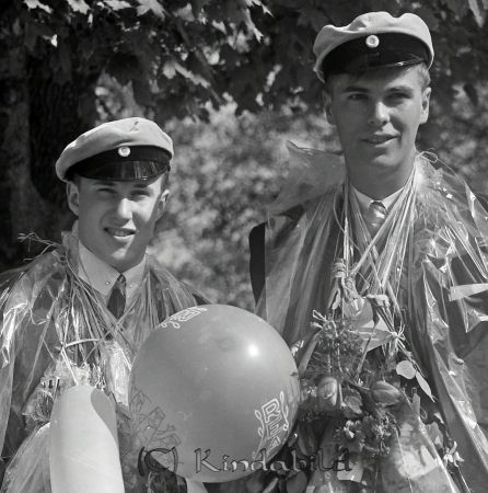 Realexamen 1964 Kisa
raja
Män som är färdiga med sina studier


Nyckelord: Realexamen Kisa