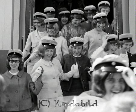 Realexamen 1964 Kisa
raja
Studenter som springer ut ur skolan
Nyckelord: Realexamen Kisa