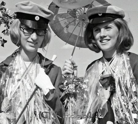 Realexamen 1964 Kisa
raja
Kvinnor som är färdiga med sina studier


Nyckelord: Realexamen Kisa