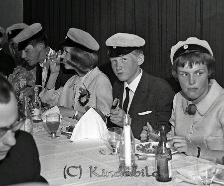 Realexamen 1964 Kisa
raja
Realexamenfirande i Folkets Hus
Nyckelord: Realexamen Kisa