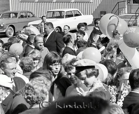 Realexamen 1964 Kisa
raja
Studenter och anhöriga på skolgården
Nyckelord: Realexamen Kisa