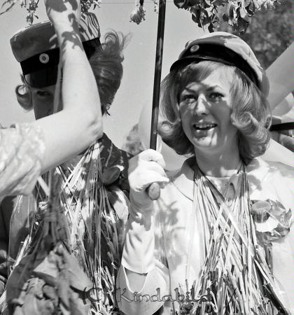 Realexamen 1964 Kisa
raja
Kvinna som är färdig med sina studier


Nyckelord: Realexamen Kisa