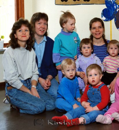 Tornhagens förskola
raja
Klassfoto 

raja
Bakre raden till höger Annika Fredriksson, nr 2 från vänster Eva Hidsjö. 
Källa: Gerd Pettersson 

Nyckelord: Tornhagen Kisa