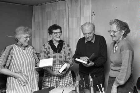 Medborgarskolan kurs i bokbinderi
raja
Bild med tre kvinnor och en man

raja
Anna-Greta Karlsson, Karin Hanzon, Curt von Wachenfelt, Birgit Millinger
Källa: Pär Kronström

Nyckelord: Medborgarskolan Kisa