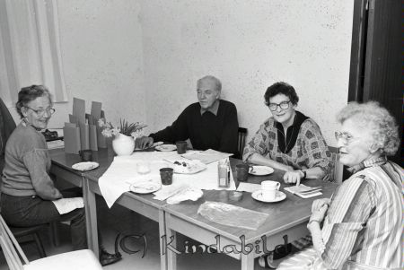 Medborgarskolan kurs i bokbinderi
raja
Bild med tre kvinnor och en man

raja
frv. Birgit Millinger, Curt von Wachenfelt, Karin Hanzon, Anna-Greta Karlsson
Källa: Pär Kronström

Nyckelord: Medborgarskolan Kisa