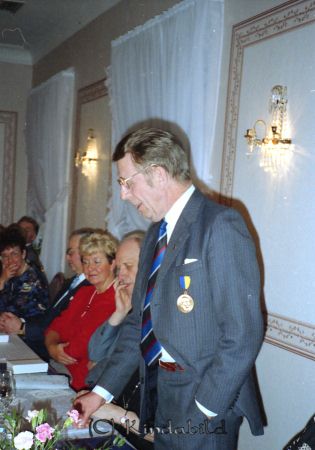 Rotaryklubben 40-årsjubileum Värdshuset Tingshuset Kisa
raja
Jubileumsfest

raja
Stående Arne Nilsson 
Källa: Pär Kronström

Nyckelord: Rotaryklubben Kisa