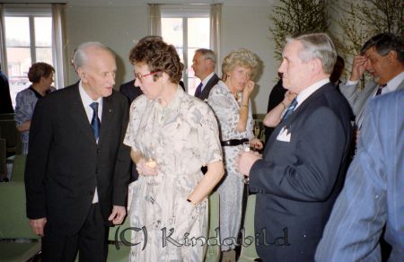 Rotaryklubben 40-årsjubileum Värdshuset Tingshuset Kisa
raja
Jubileumsfest

raja
frv. närmast kameran. Martin Wredberg, Mona Saint Cyr, Gun Jonasson, Sture Hjalmarsson, Harald Jonasson 
Källa: Pär Kronström

Kommentar LaSa 20231111: Inte Martin, det är Walter Wredberg. Walter är här ca. 92 år.

Nyckelord: Rotaryklubben Kisa