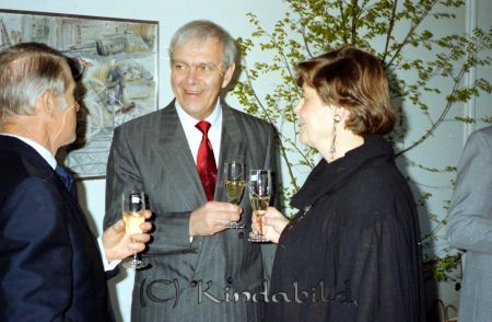 Rotaryklubben 40-årsjubileum Värdshuset Tingshuset Kisa
raja
Jubileumsfest

raja
frv. Per-Åke Millinger, Lars och Sylvia Gunnarsson 
Källa: Pär Kronström

Nyckelord: Rotaryklubben Kisa