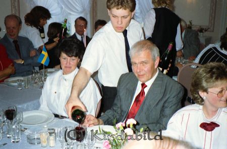 Rotaryklubben 40-årsjubileum Värdshuset Tingshuset Kisa
raja
Jubileumsfest

raja
frv. Ing-Marie Kronström, NN, Lars Gunnarsson, Annika Johansson 
Källa: Pär Kronström

Nyckelord: Rotaryklubben Kisa