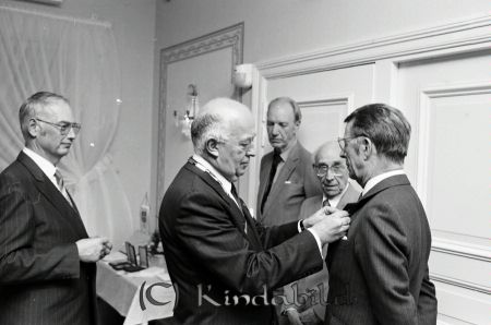 Rotaryklubben 40-årsjubileum Värdshuset Tingshuset Kisa
raja
Jubileumsfest

raja
Sölve Kernell utdelar utmärkelsen Paul Harris till Göte Lindqvist, Bernt Sandström, Arne Nilsson. Lars Lennartson assisterar 
Källa: Pär Kronström

Nyckelord: Rotaryklubben Kisa