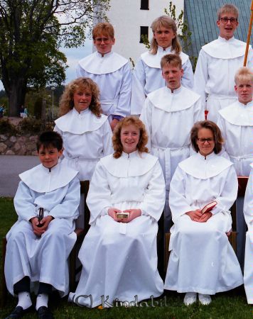 Kisa Kyrka Konfirmation Söderberg
raja
Konfirmationsfoto

raja
Bortre raden till höger Mats Kalén 
Källa: Gerd Pettersson 

Nyckelord: Söderberg Kisa