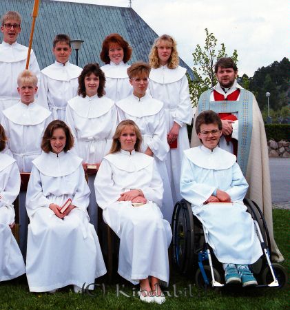 Kisa Kyrka Konfirmation Söderberg
raja
Konfirmationsfoto

raja
Mellersta raden nr 2 fr vänster Josefine Johansson Nyhägnsgatan. 
Källa: Gerd Pettersson 

Nyckelord: Söderberg Kisa